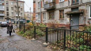 Садовые металлические заборчики для клумб в стиле лофт с коваными элементами, размеры 1–1,5 м, доставка по России